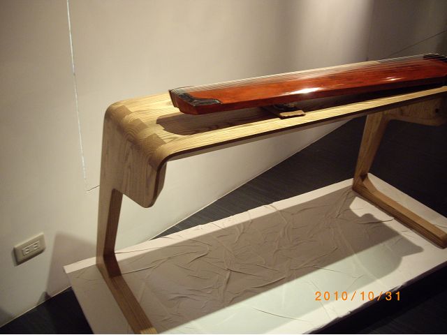 木工作品七弦桌-作者：黃冠霖